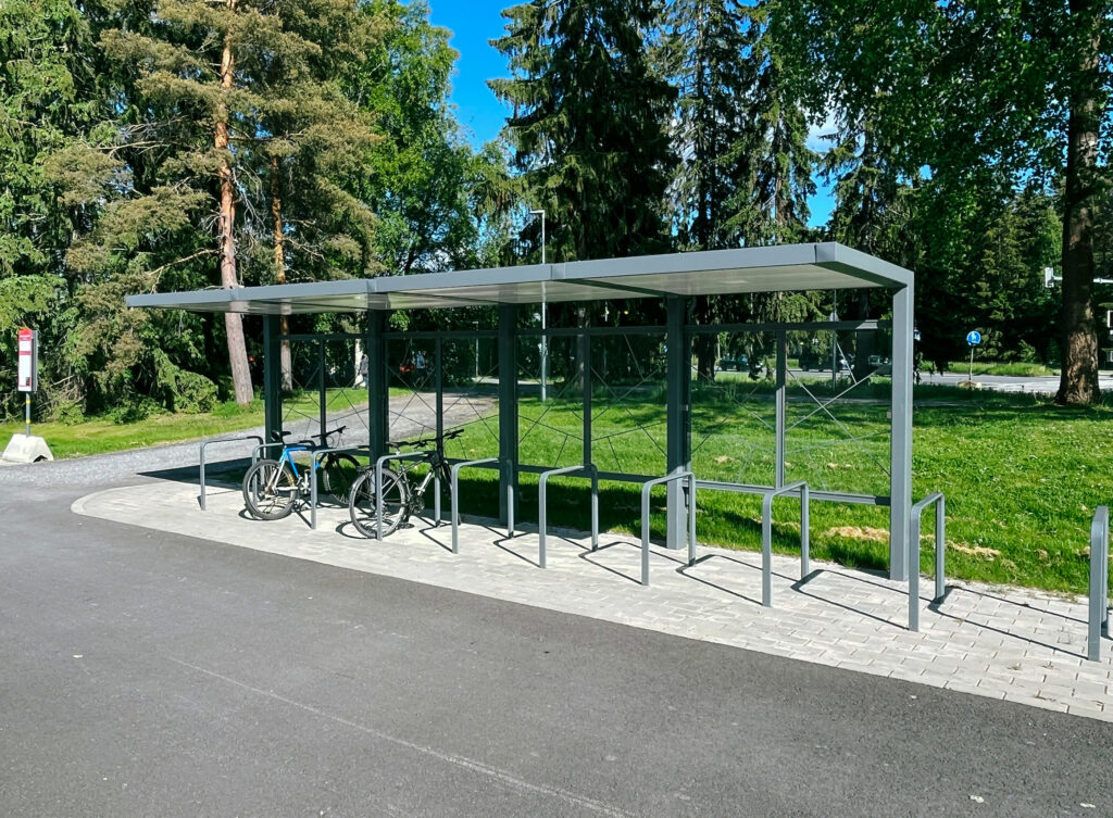 CPH-polkupyöräkatos varustettuna BAR-pyörätelineillä Tampereen Raitiotiellä.